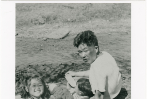 Guntaro Kubota and children (ddr-densho-122-644)