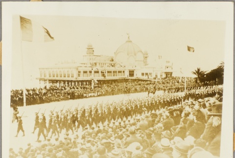 Crowd watching a military parade (ddr-njpa-13-284)