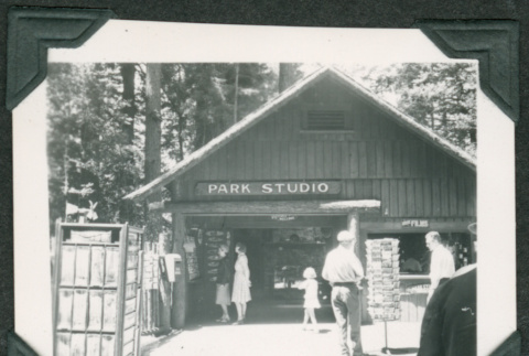 Park studio shop (ddr-densho-475-625)