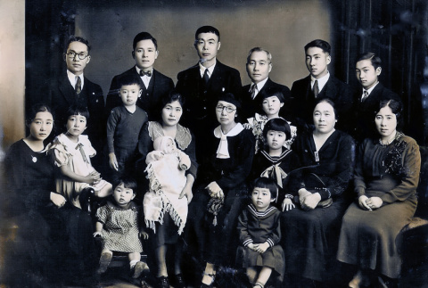 Kakutani, Urakawa, and Takenaga Extended Family (ddr-densho-474-151)