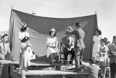 King and queen crowned at an event (ddr-fom-1-612)