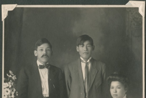 Portrait of a family (ddr-densho-321-917)