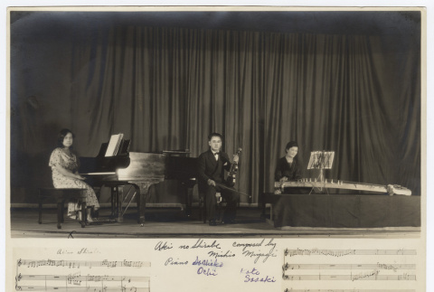 Three musicians pose with their instruments (ddr-sbbt-6-120)