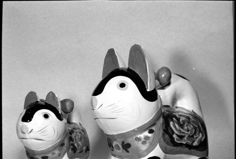 Ceramic cats (ddr-densho-426-2216)
