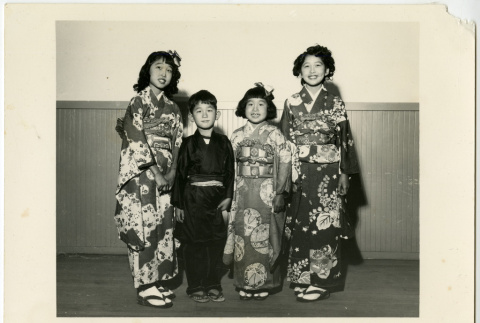 Yoshioka children (ddr-densho-391-73)