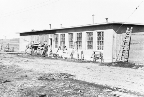 Barracks exterior (ddr-densho-37-210)