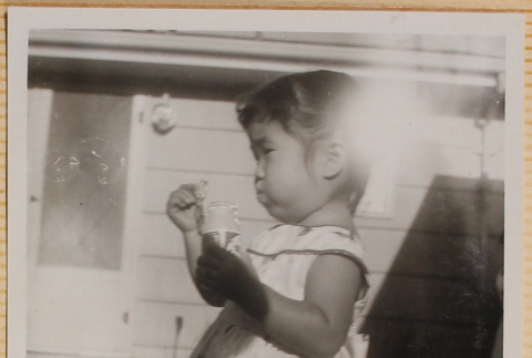 Leslie Shiomi with bubbles (ddr-densho-522-544)