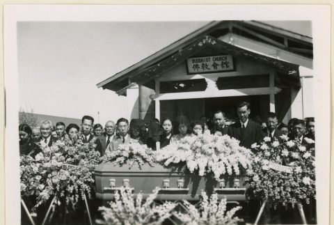 Mourners at Masuda Miyaji's funeral (ddr-densho-37-1069)