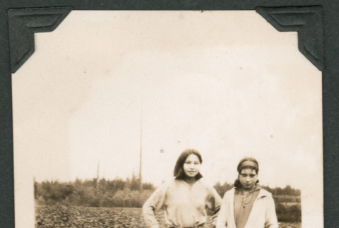 Photo of Ruth and Ellen in an agricultural field (ddr-densho-483-179)