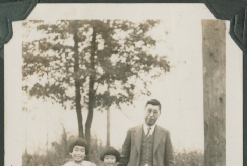 Gentaro Takahashi with three children (ddr-densho-355-560)