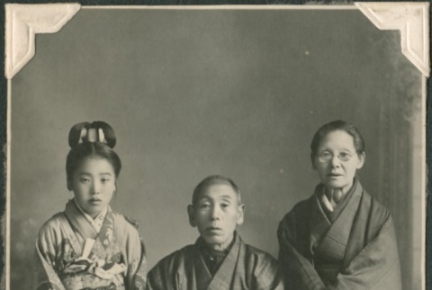 Portrait of a family (ddr-densho-321-928)
