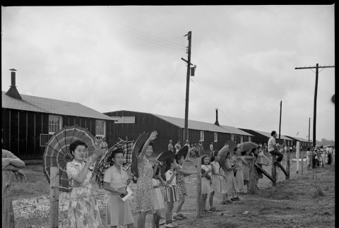 Japanese Americans behind a fence (ddr-densho-37-799)