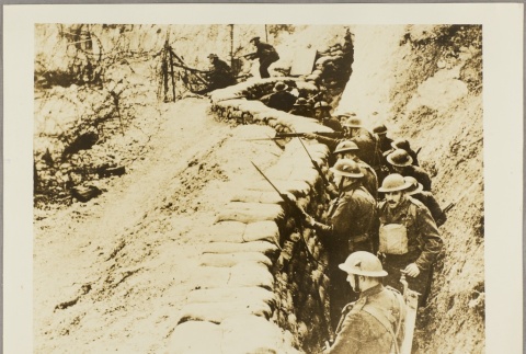 British soldiers in a trench (ddr-njpa-13-1481)