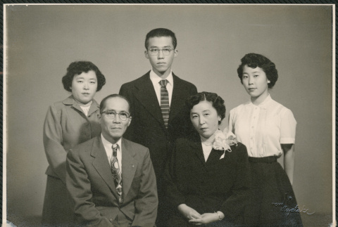 Roy Shiomi family: Roy Yoshiyuki, Jean (Hisayasu), Irene Shigeko, Richard Michio, unknown (ddr-densho-522-747)