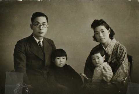 Family portrait (ddr-densho-252-72)
