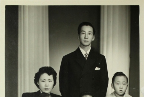 The Kaisaki family (ddr-densho-252-129)