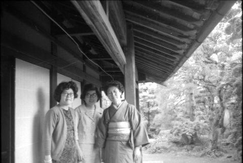 Tomoye (Nozawa) Takahashi (left), Martha (Nozawa) Tsuchida Suzuki (center) with unidentified woman (ddr-densho-426-2282)