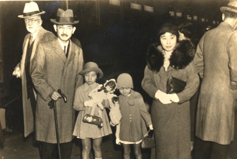 Hiroshi Saito with his wife and daughters (ddr-njpa-4-2545)