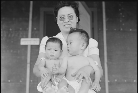 Two Japanese American orphans (ddr-densho-151-442)