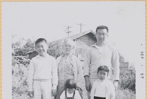Hardy, William, Susan and Leslie Shiomi with unidentified woman (ddr-densho-522-419)