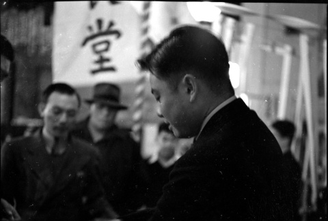 Man doing demonstration (ddr-densho-426-1744)