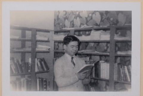 Tom reading (ddr-densho-462-263)