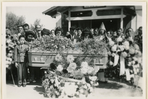 Mourners at Tsunetome Akiyama's funeral (ddr-densho-37-1748)