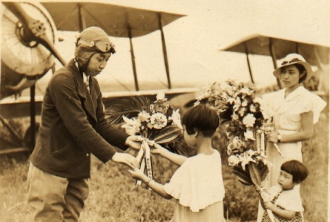 Choko Mabuchi receiving flowers before a flight (ddr-njpa-4-685)
