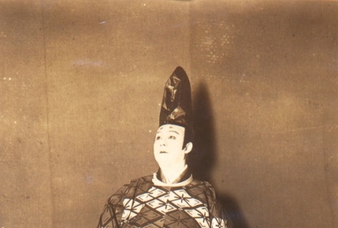 Onoe Kikugoro VI posing in costume (ddr-njpa-4-1762)