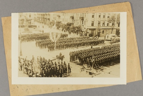 Soldiers in formation (ddr-njpa-13-1633)