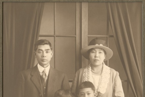 Portrait of man, woman and two children. (ddr-densho-332-46)