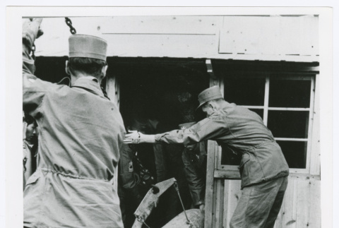 5th Explosives Ordnance Disposal Detachment moving bomb in Naha, Okinawa (ddr-densho-1007-86)