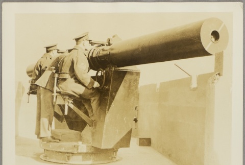 Photos of soldiers with equipment (ddr-njpa-13-1506)