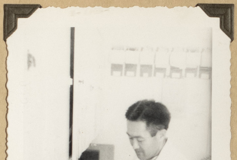 Eddie at work (ddr-densho-542-500)