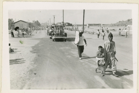 Sumo umpire and miniature wrestler at July 4th parade (ddr-densho-37-1603)