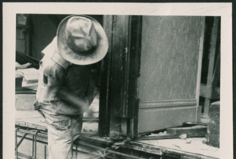 Man hammering (ddr-densho-426-2274)
