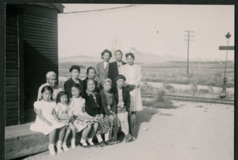 Group photo of Japanese American family (ddr-densho-362-40)