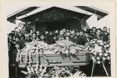 Mourners at Hiroshi Tsuji's funeral (ddr-densho-37-1087)