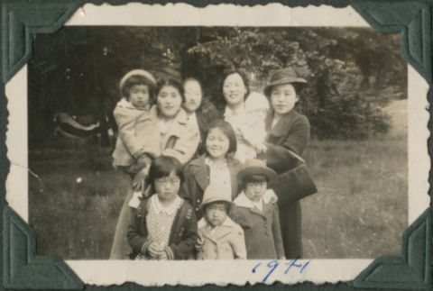 Group of women and children (ddr-densho-321-20)