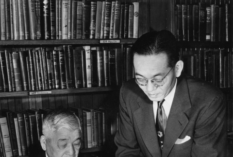 Fujitaro Kubota at a Citizenship class (ddr-densho-354-384)