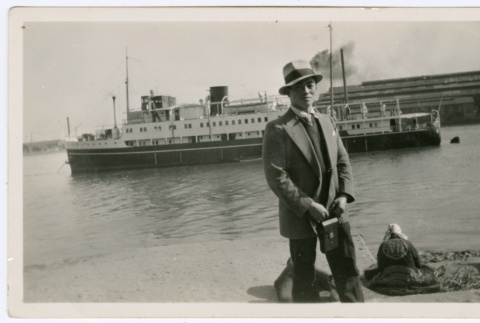 At harbor (ddr-densho-378-1138)
