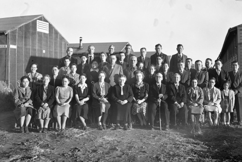 Group photograph in front of barracks (ddr-fom-1-79)