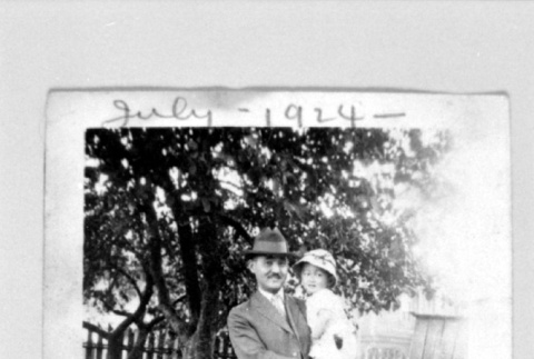 Man with two children (ddr-densho-1007-472)