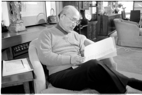 Ray Aka reading (ddr-densho-1007-1177)