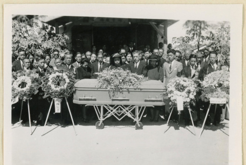 Mourners at Takematsu Ohmaye's funeral (ddr-densho-37-1634)
