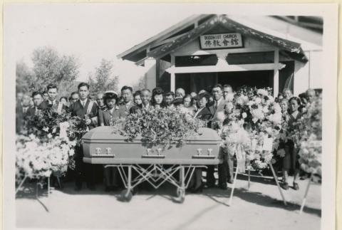 Mourners at Sasano Kanetomo's funeral (ddr-densho-37-1563)