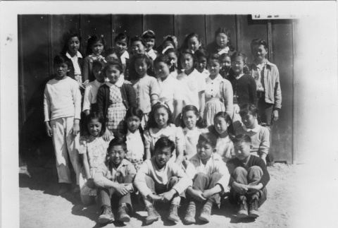 Heart Mountain Elementary School class (ddr-densho-152-6)