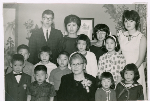 Yoshiko Nakahara and grandchildren (ddr-densho-477-357)