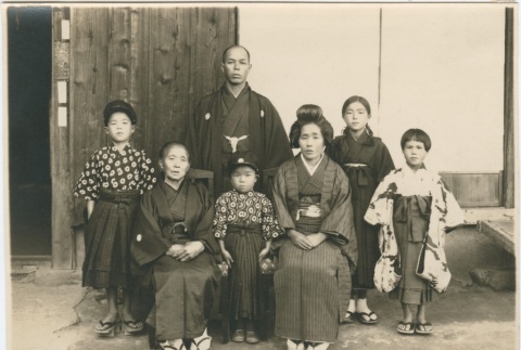 Family photograph (ddr-densho-321-499)
