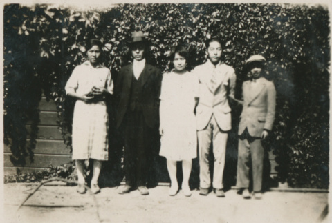 Yoshimoto and Yoshioka families (ddr-densho-357-124)